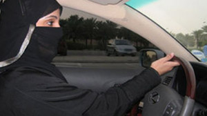 وزارت کشور عربستان به زنان درباره رانندگي خودرو هشدار داد       