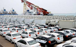 کاهش تعرفه واردات خودرو بررسی می شود