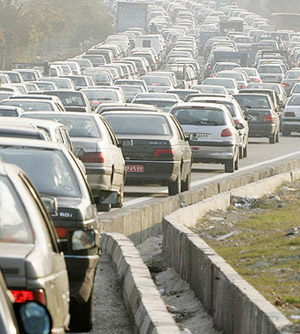 ترافیک در آزادراه کرج - قزوین نیمه ‌سنگین است