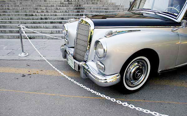 کشف خودروهای کلاسیک در کاخ شمس تکذیب شد