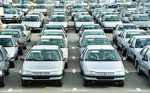 صف خریداران خودروهای تسهیلاتی در نمایندگی های فروش خودروسازان 