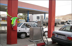 مجاری عرضه سوخت مناطق ایلام و آبادان افزایش یافت
