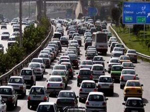 ترافیک نیمه سنگین در باند جنوبی آزادراه تهران -  کرج 