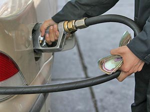 روند مصرف بنزین در کشور رو به افزایش است  

