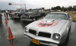 برگزاری جشنواره خودروهاي قديمي شارجه در امارات 