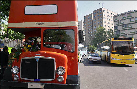 حرکت نمادین اتوبوسهای قدیمی در سه نقطه تهران 

