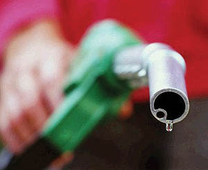 ادامه روند افزایشی بهای بنزین در بازار خلیج فارس  
