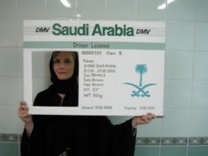 زنان عربستان قانون ممنوعیت رانندگی را ظالمانه می دانند 