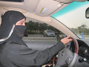 از کلينتون خواسته شد از حق رانندگي زنان عربستان حمايت کند  
