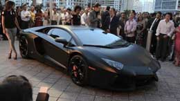 Matte Black Lamborghini Aventador LP700-4 Unveiled in Miami [video]


