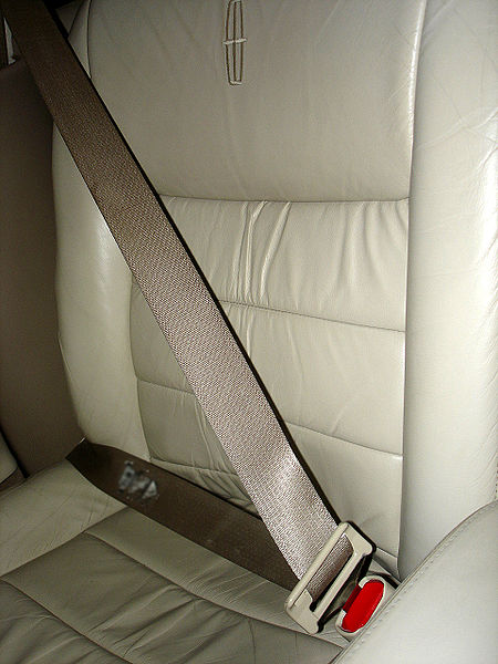 نصب کمربند ایمنی در صندلی عقب خودرو ها فقط توسط نمایندگی های مجاز