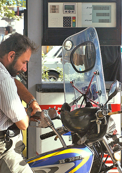 توزيع کارت‌ هوشمند سوخت‌ موتورسيکلت‌ درپنج‌ نقطه‌ از اسلامشهر  