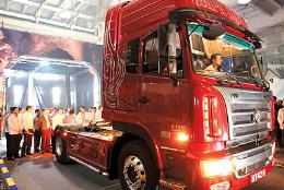 Saipa Diesel unveiled new Kaveh truck in the Isfehan auto show
