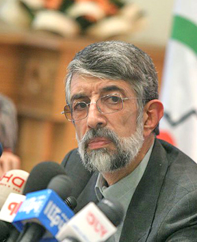 به‌ احمدي‌ نژاد براي‌ استفاده‌ از کارت‌ سوخت‌ نامه‌ نوشتم‌ 