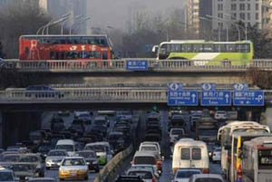 استفاده غیر قانونی از حدود 20 هزار خودروی دولتی در چین
