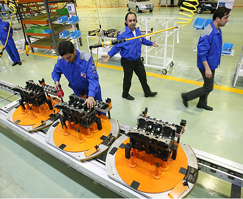 ساخت دستگاه چسب زنی قطعات موتور ملی  

