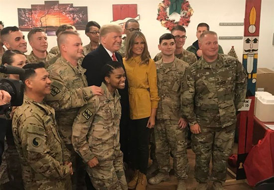 سلفی ترامپ و ملانیا با سربازان آمریکایی در عراق
