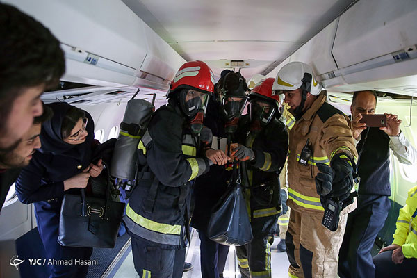 زنان آتش‌نشان در مانور اضطراری مشهد