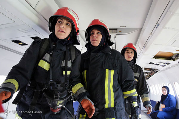 زنان آتش‌نشان در مانور اضطراری مشهد