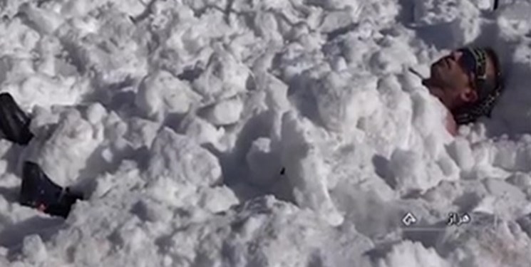 رکوردزنی عجیب جوان مازندرانی در برف و یخبندان!