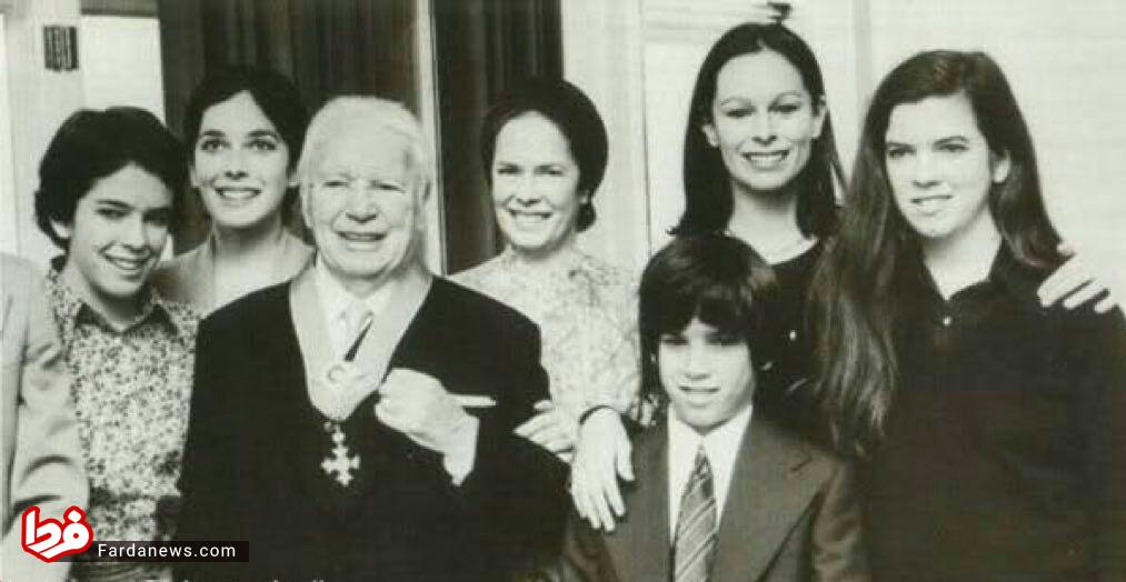عکس یادگاری چارلی چاپلین با خانواده اش