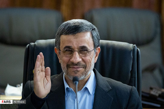 احمدی‌نژاد در حاشیه آخرین جلسه مجمع