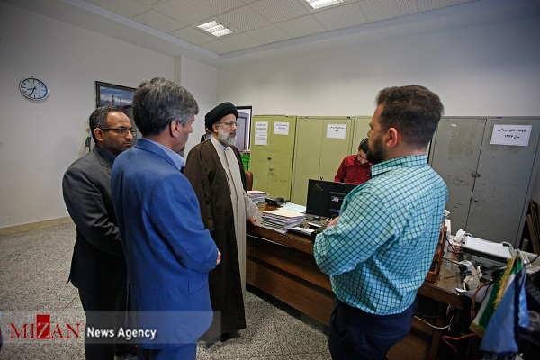 بازدید سرزده رئیسی از دادسرای ناحیه ۱۰ تهران