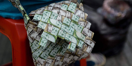 راهکار ونزوئلایی‌ها برای مقابله با افزایش قیمت دلار
