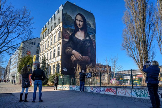 مونالیزا روی دیوار ۱۶ متری نقاشی شد