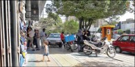 برخورد پلیس با حرکت وسایل نقلیه در پیاده‌روها