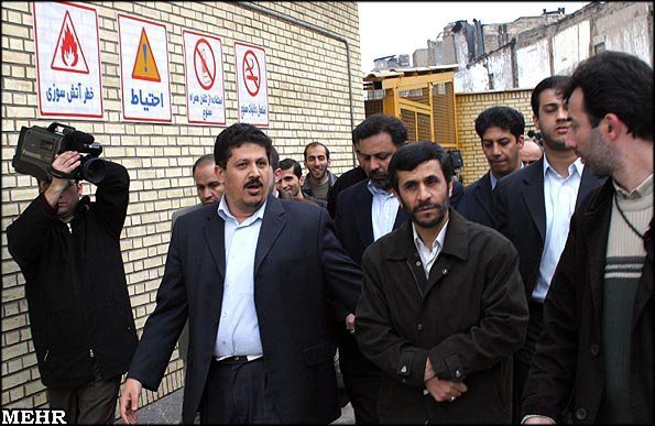 عکسی از احمدی‌نژاد در کنار پسر مرحوم هاشمی