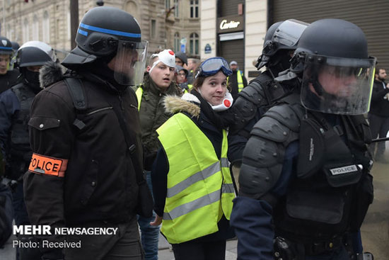 برخورد لباس شخصی‌ها با معترضان فرانسوی