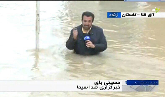 اقدام عجیب گزارشگر تلویزیون در منطقه سیل‌زده