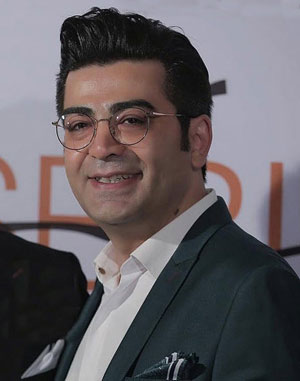 فرزاد حسنی مجری یک جشن سینمایی شد