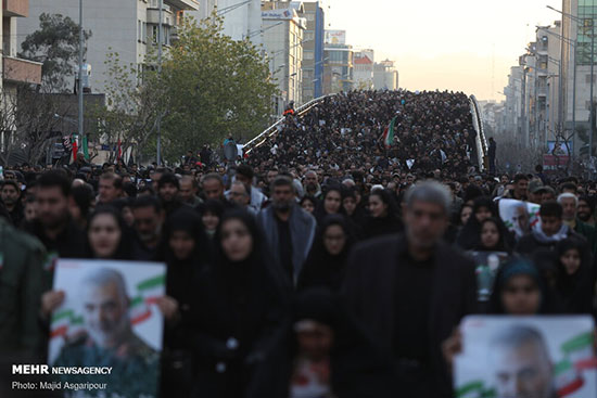 حضور گسترده مردم تهران درمراسم وداع با سردار