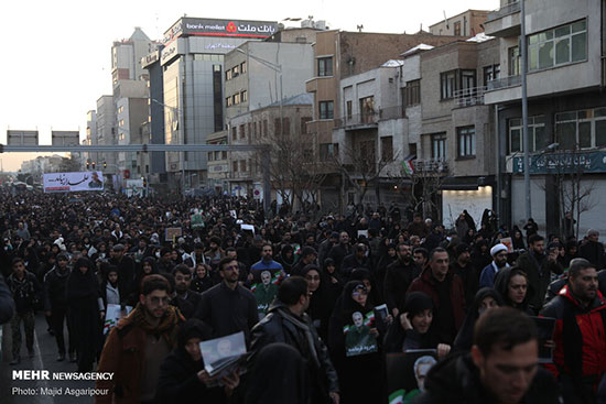 حضور گسترده مردم تهران درمراسم وداع با سردار