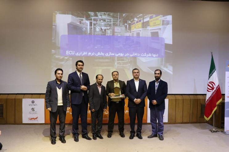 گروه قطعه سازی کروز لوح زرین شرکت نوآور محصول برتر ایرانی را دریافت کرد