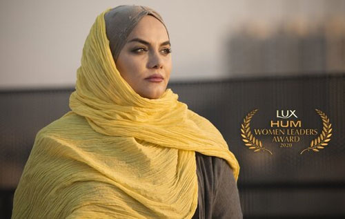 نرگس آبیار برنده جایزه زنان برتر جهان اسلام