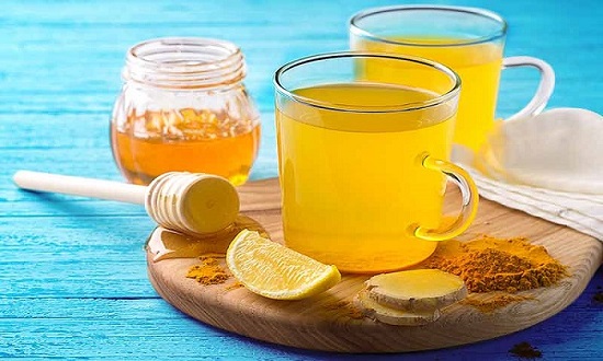 یک ترکیب شگفت‌انگیز: چای، زردچوبه و زنجبیل