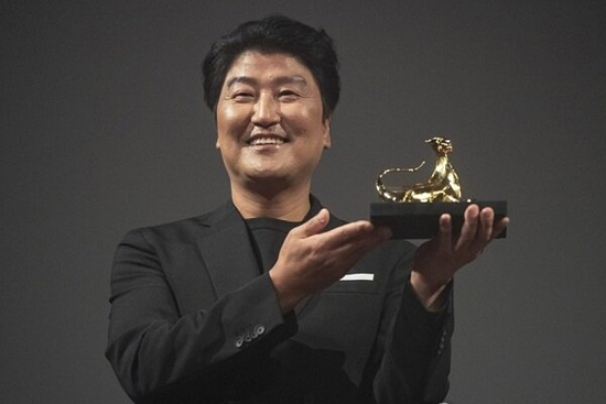 یک آسیایی، جایزه برتری لوکارنو را برد