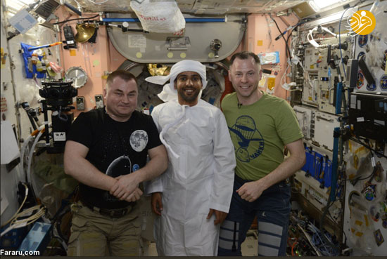 فضانورد اماراتی با لباس عربی در فضا