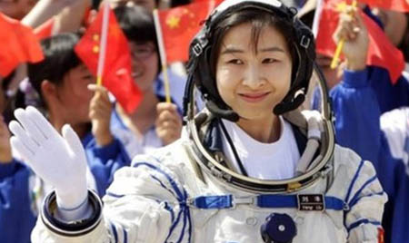 نخستین زن فضانورد به «ماه» می‌رود