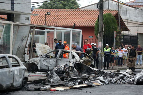 سقوط مرگبار هواپیمای برزیلی در خیابان