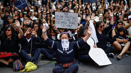 تظاهرات زنان سیاه‌پوش در شیلی