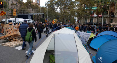 هواداران استقلال کاتالونیا بزرگراه را مسدود کردند