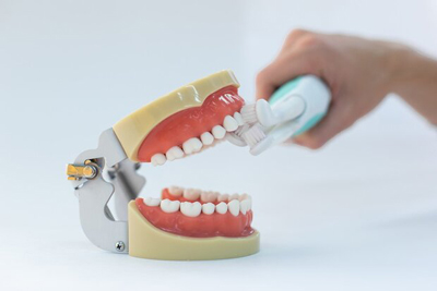 مسواکی که در ۵۰ ثانیه دندان ها را تمیز می کند
