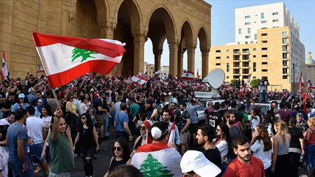 ادامه تظاهرات در لبنان به رغم استعفای حریری