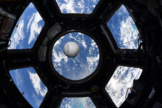 انجام بازی بیسبال در فضا