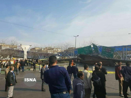 یک پل عابر پیاده در مشهد سقوط کرد