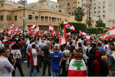 ادامه اعتراض لبنانی‌ها به گرانی و قطعی برق